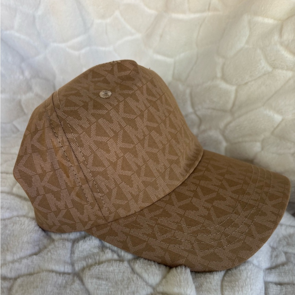 Michael Kors Logo Cap - Picture 3 of 13
